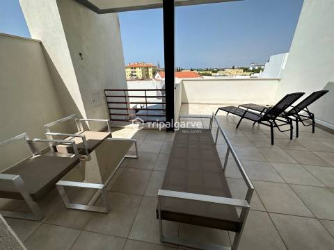 Moradia Germinada V3+2 em Vilamoura, com garagem e piscina.