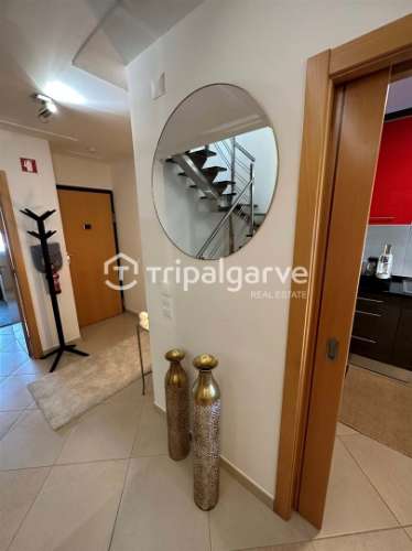 Moradia Germinada V3+2 em Vilamoura, com garagem e piscina.