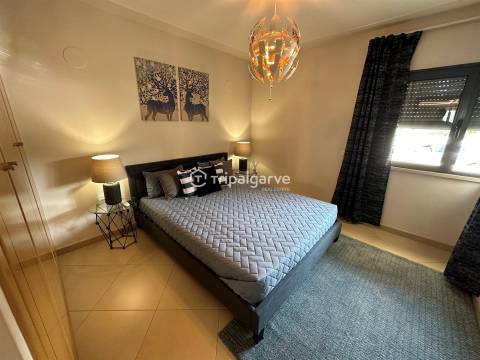 Moradia Germinada V3+2 em Vilamoura, com garagem e piscina.
