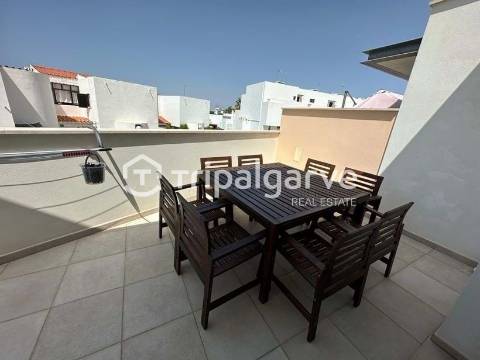 Moradia Germinada V3+2 em Vilamoura, com garagem e piscina.