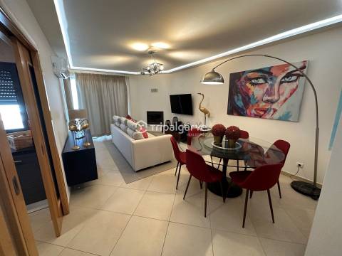 Moradia Germinada V3+2 em Vilamoura, com garagem e piscina.