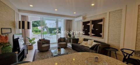 Apartamento convertido T1+1 no rés do chão em Vale do Lobo a Venda