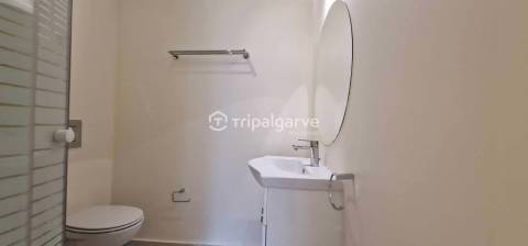 Apartamento convertido T1+1 no rés do chão em Vale do Lobo a Venda