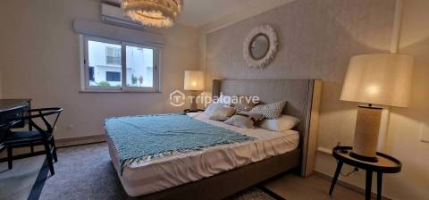 Apartamento convertido T1+1 no rés do chão em Vale do Lobo a Venda