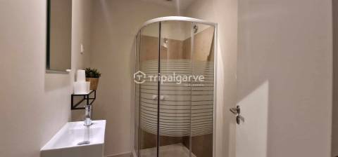 Apartamento convertido T1+1 no rés do chão em Vale do Lobo a Venda