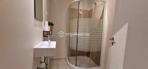 Apartamento convertido T1+1 no rés do chão em Vale do Lobo a Venda