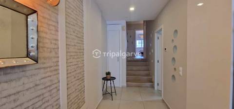 Apartamento convertido T1+1 no rés do chão em Vale do Lobo a Venda