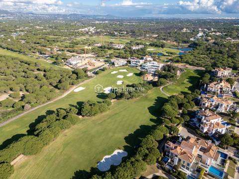 Moradia moderna  com piscina  no  campo do  Vale Do Lobo Royal Golf