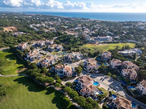 Moradia moderna  com piscina  no  campo do  Vale Do Lobo Royal Golf