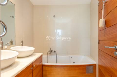 Moradia moderna  com piscina  no  campo do  Vale Do Lobo Royal Golf