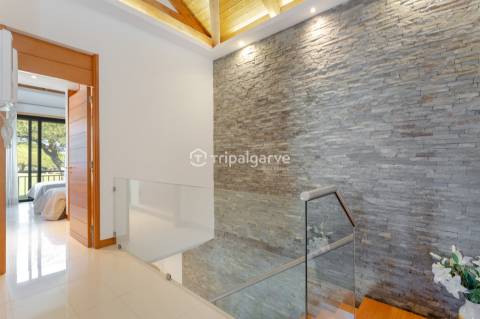 Moradia moderna  com piscina  no  campo do  Vale Do Lobo Royal Golf