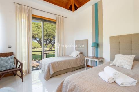 Moradia moderna  com piscina  no  campo do  Vale Do Lobo Royal Golf