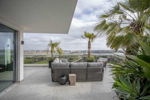 Penthouse de Luxo com 6 Quartos perto da Praia e da Marina - Vistas para o Rio Arade