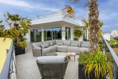 Penthouse de Luxo com 6 Quartos perto da Praia e da Marina - Vistas para o Rio Arade