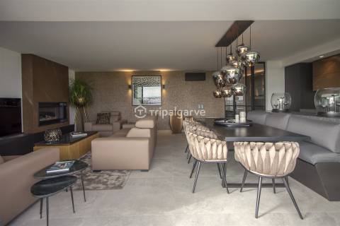 Luxuosa Penthouse T3+1 no último piso em Portimão com vista para a Marina e jacuzzi privado