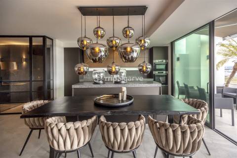 Luxuosa Penthouse T3+1 no último piso em Portimão com vista para a Marina e jacuzzi privado