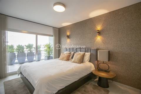 Luxuosa Penthouse T3+1 no último piso em Portimão com vista para a Marina e jacuzzi privado