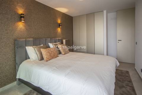 Luxuosa Penthouse T3+1 no último piso em Portimão com vista para a Marina e jacuzzi privado