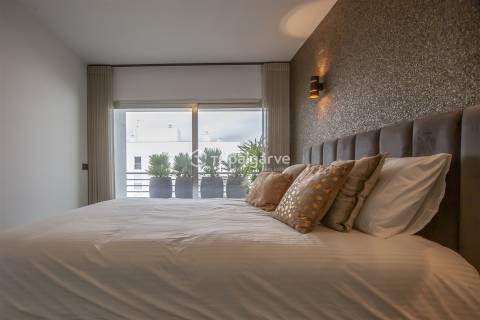 Luxuosa Penthouse T3+1 no último piso em Portimão com vista para a Marina e jacuzzi privado