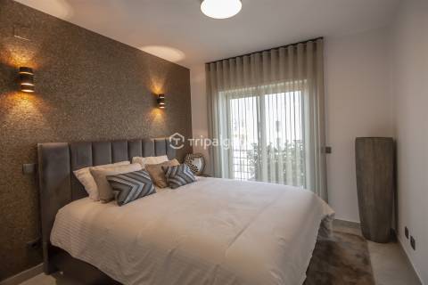 Luxuosa Penthouse T3+1 no último piso em Portimão com vista para a Marina e jacuzzi privado