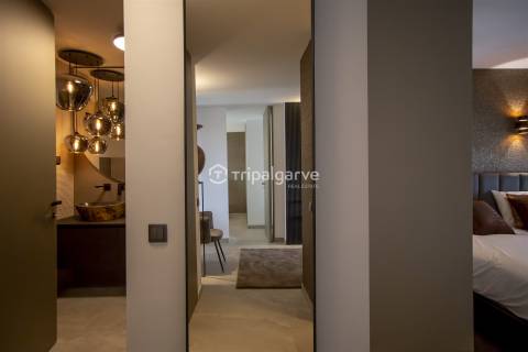 Luxuosa Penthouse T3+1 no último piso em Portimão com vista para a Marina e jacuzzi privado