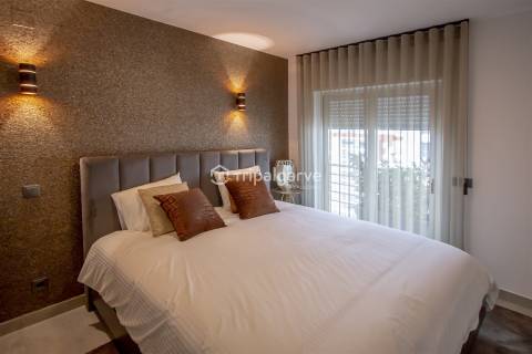 Luxuosa Penthouse T3+1 no último piso em Portimão com vista para a Marina e jacuzzi privado