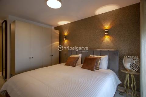 Luxuosa Penthouse T3+1 no último piso em Portimão com vista para a Marina e jacuzzi privado