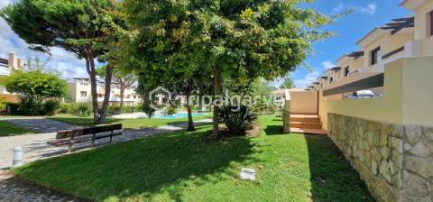 Moradia V2+1 em condomínio privativo na Vila Sol