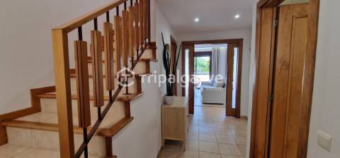 Moradia V2+1 em condomínio privativo na Vila Sol