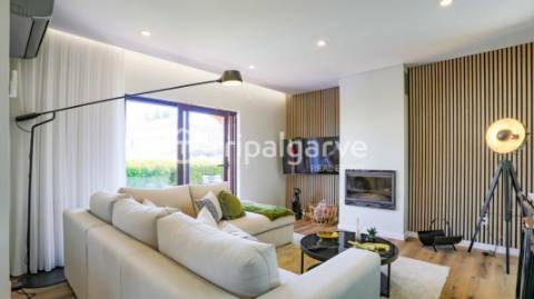 MORADIA COM 4 QUARTOS EM VILAMOURA COM PISCINA PRIVADA