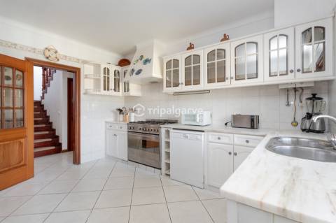 Moradia  de 4 quartos em suite com piscina na Guia/Albufeira!