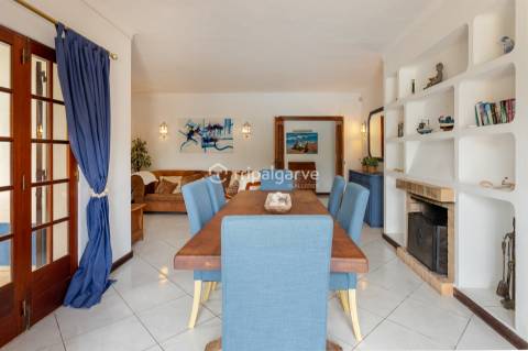 Moradia  de 4 quartos em suite com piscina na Guia/Albufeira!