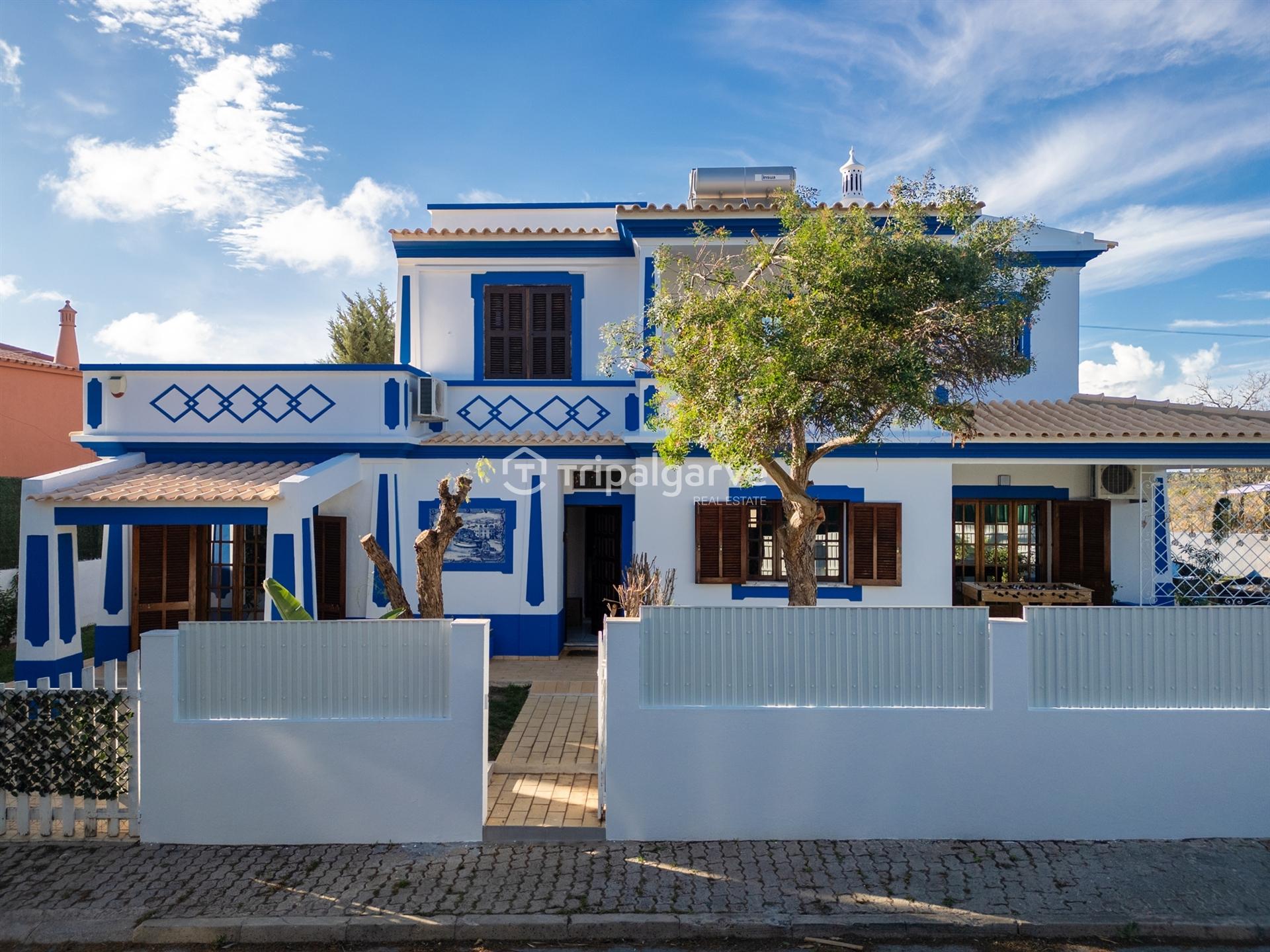 Moradia  de 4 quartos em suite com piscina na Guia/Albufeira!