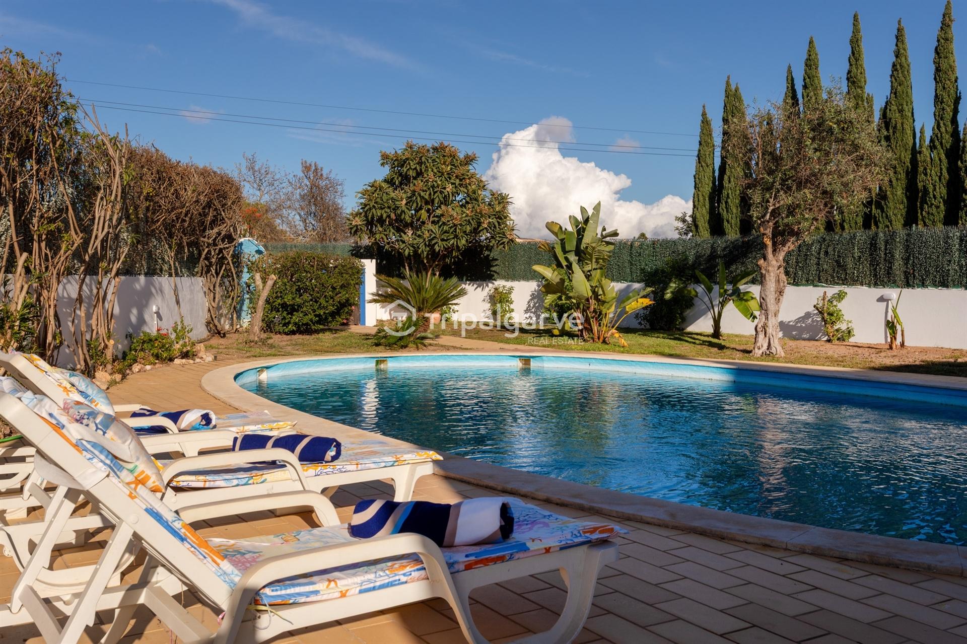 Moradia  de 4 quartos em suite com piscina na Guia/Albufeira!