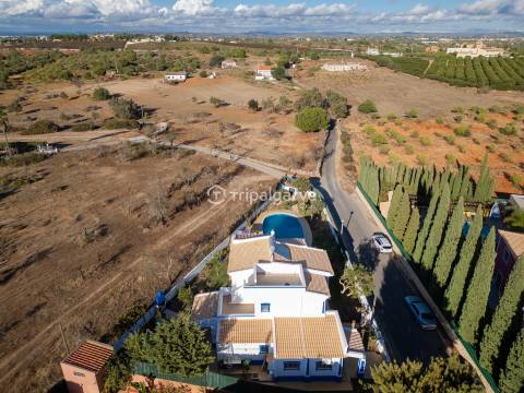 Moradia  de 4 quartos em suite com piscina na Guia/Albufeira!