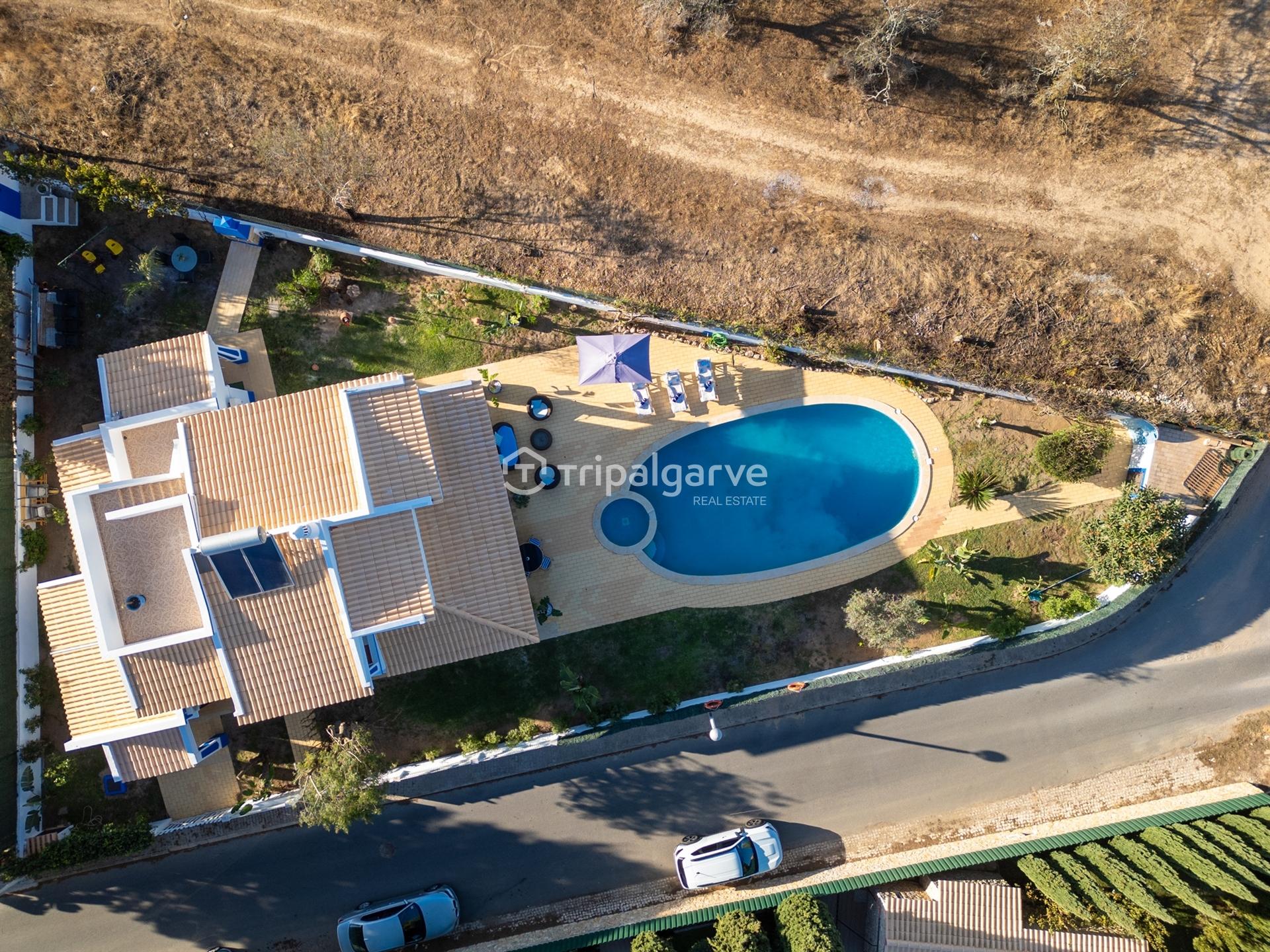 Moradia  de 4 quartos em suite com piscina na Guia/Albufeira!