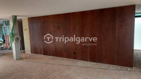 Moradia com vistas deslumbrantes serra e mar, na zona de Santa Bárbara de Nexe.