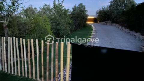 Moradia com vistas deslumbrantes serra e mar, na zona de Santa Bárbara de Nexe.
