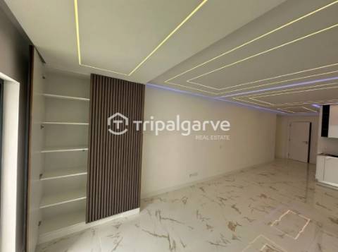 Apartamento T2 totalmente renovado com vista mar- Quarteira