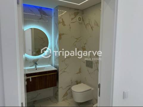 Apartamento T2 totalmente renovado com vista mar- Quarteira