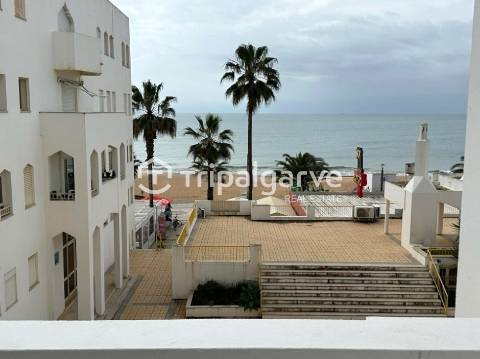 Apartamento T2 totalmente renovado com vista mar- Quarteira