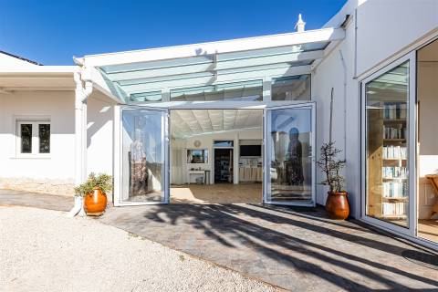 Encantadora Quinta em Albufeira com Excecional Potencial de Desenvolvimento