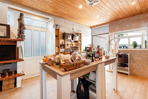 Encantadora Quinta em Albufeira com Excecional Potencial de Desenvolvimento