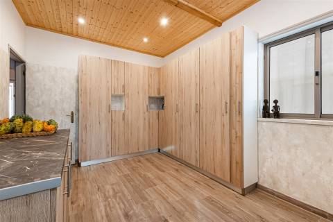 Encantadora Quinta em Albufeira com Excecional Potencial de Desenvolvimento