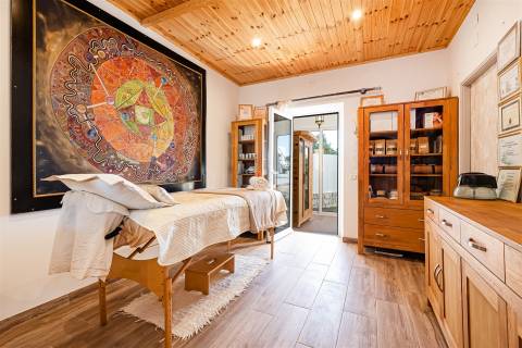 Encantadora Quinta em Albufeira com Excecional Potencial de Desenvolvimento