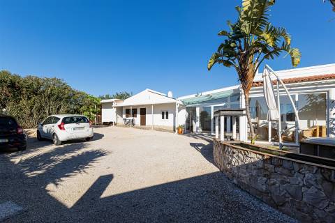 Encantadora Quinta em Albufeira com Excecional Potencial de Desenvolvimento