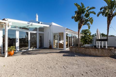 Encantadora Quinta em Albufeira com Excecional Potencial de Desenvolvimento