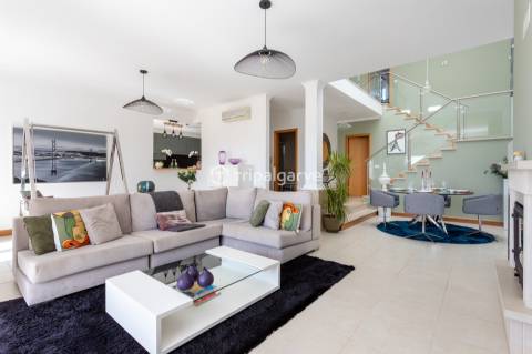 Moradia Geminada T4 Venda em Albufeira e Olhos de Água,Albufeira