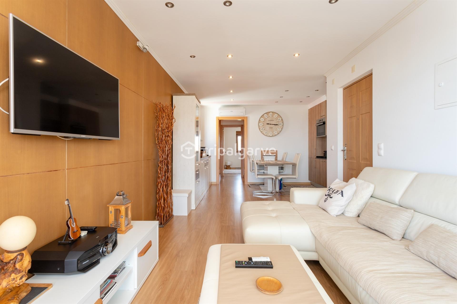 Apartamento T1 com Vista Mar – Totalmente Renovado na Galé