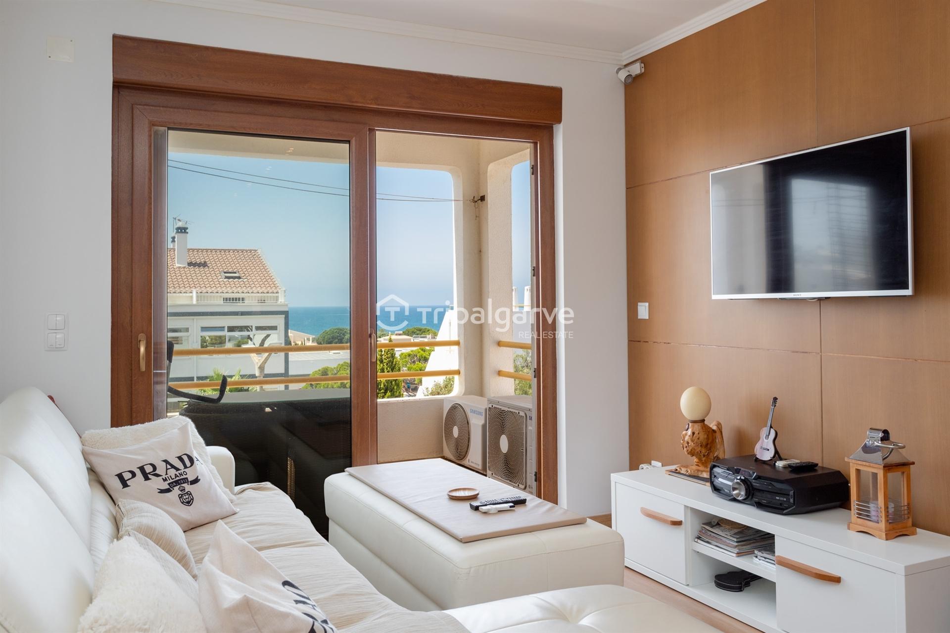 Apartamento T1 com Vista Mar – Totalmente Renovado na Galé